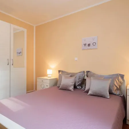 Krzelj Apartment Trogir