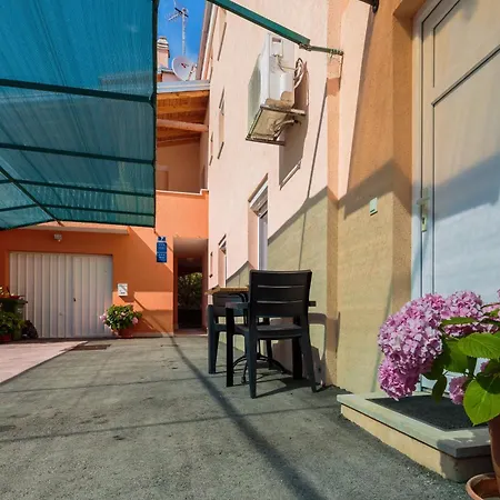 Krzelj Apartment Trogir
